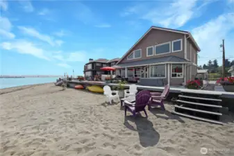 Great place for bon fires or toes in the Sand!