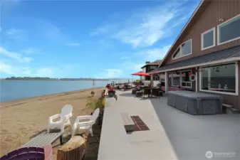 Easy access to the sand