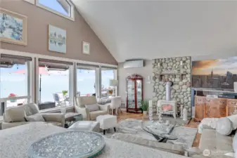 Full Bay Size windows to enjoy wildlife