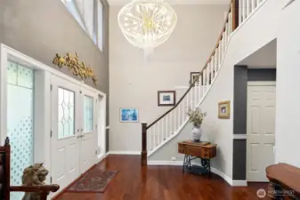 Grand entrance & chandlier included