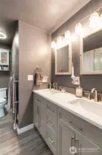 This bathroom is gorgeous! ALL NEW~! Double Vanity