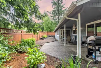 Peaceful backyard, covered patio- great for Northwest living!