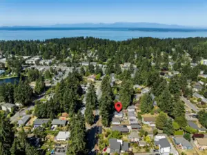 Incredible quiet location, close to Greenwood, Phinney, Ballard and Shoreline!