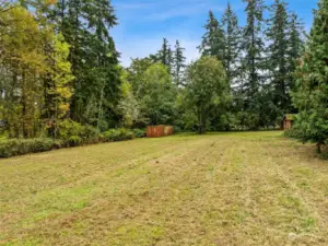 Standing here, you won't even know Military Road is there! Check out how flat this is!