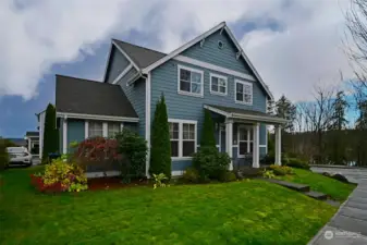 Beautiful Craftsman HOME on 15 NE Sunset St and within minutes from the charming downtown Poulsbo!