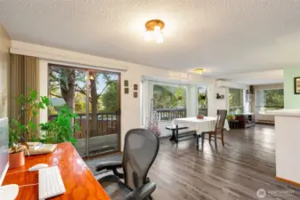 Extra bonus den/office space!  Use this additional area however you want...craft room, home gym, or??