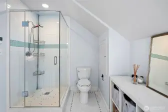 3rd bedroom ensuite.