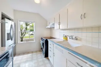 ADU has a full kitchen.