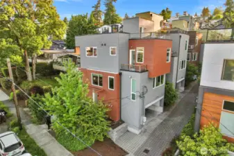 2-Bed/2.5-Bath exceptional modern design