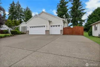 Front of Home, Lot's of Parking