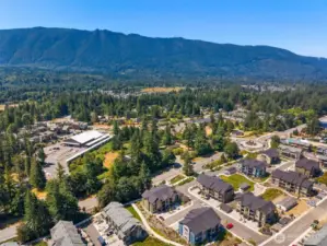 Short bike and walk to town. Bus line, schools and parks all walking distance
