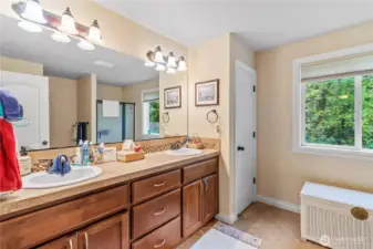 Owners' Ensuite, 19' Toilet, Walk-In Shower