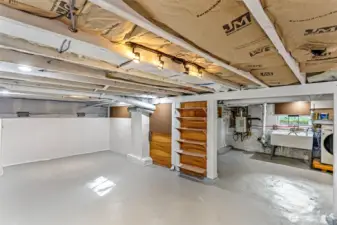 Unfinished basement, has 220 V outlet