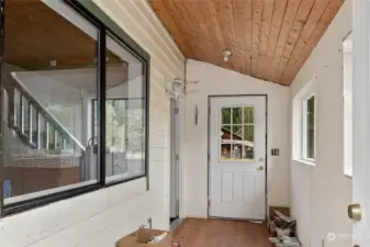 Enclosed Porch/Entry