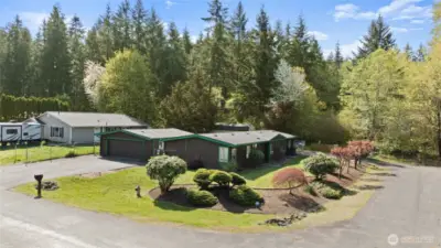Beautiful Location in Prairie Ridge, only one neighbor!