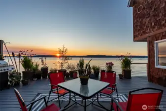 Dine outdoors, no charge for the sunset view.