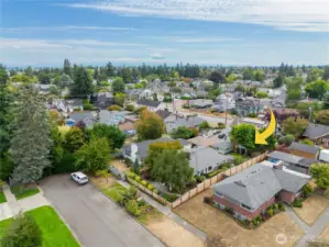 Located near the end of the cut-de-sac. Blocks from favorite eateries and UPS campus. Less than 1 mile to Proctor District and just over 1 mile to the Ruston Way Waterfront.