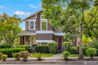 Nestled in the heart of the Woodside neighborhood, this spacious 2,299 square foot home features 3 bedrooms, a den/office and 2 1/2 bathrooms.