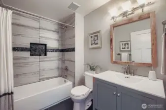 The guest bathroom is easily acceible.