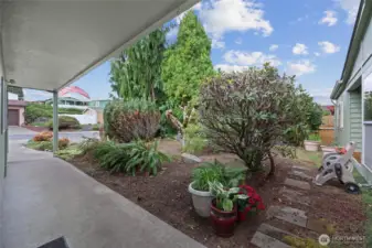 Pleasant Front Yard