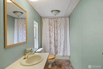 Primary bathroom- huge tub