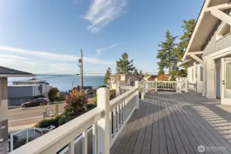 Large deck w/ sound views