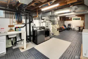 Large laundry area w/ abundant storage.