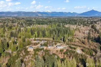 Photographs are for illustrative purposes only. Features, finishes, interior/exterior colors, landscaping and floorplan shown may vary from actual homes built