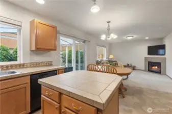 Great kitchen layout perfect for entertaining!