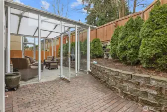 Fully fenced back yard!