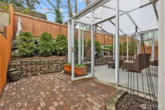 Wonderful & peaceful outdoor space!