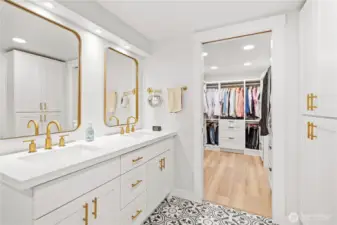 From bathroom to the custom closet