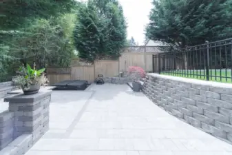 Hot tub and patio area...stunning!