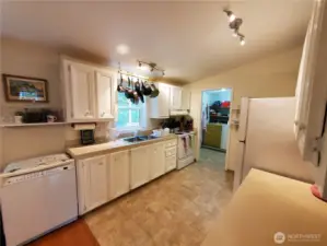 Open and bright Galley kitchen!