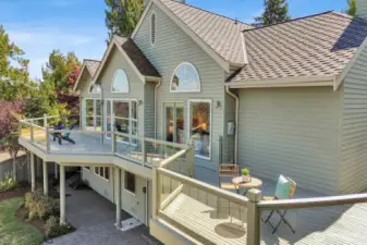Beautiful wrap-around deck faces the view
