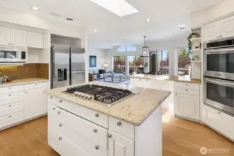 Large kitchen with all of the extras