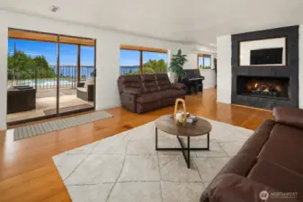 Spacious lower level rec-room. Enjoy views of the Sound & pool.