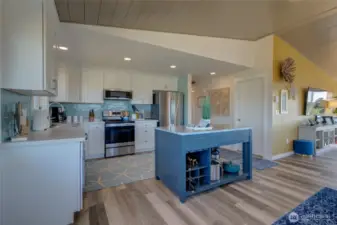 Equipped with everything you need, the space is inviting and comfortable for those beachy getaways.