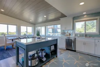 The upper unit boasts views towards the jetty and marina.  Enjoy the beauty while cooking, playing games, or relaxing.