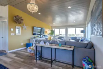 Warm colors, tasteful decor, and beachy ambiance are abundant in every detail.