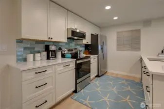 The freshly renovated kitchen has everything you need!