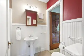 Main Floor 1/2 Bath
