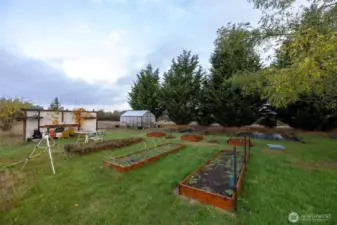 Gardens and Greenhoude