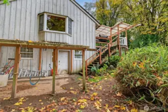 Acess to basement/cellar