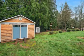 Several detached sheds, four in total, provide excellent storage space for your lawn and hobby equipment.