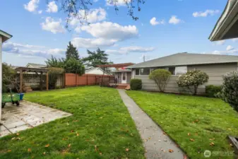 Awesome fully fenced back yard perfect for entertainment