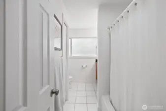 Shared full   bath for Beds 2-4