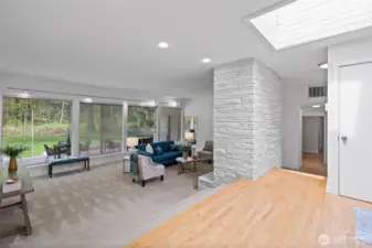 Floor to ceiling windows - light and bright