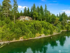 Over 400' of accessible beachfront. Driveable trail down to Bulkheaded Picnic area with Kayak/paddleboard racks
