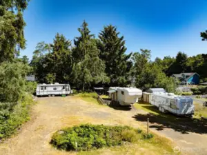 Nestled in a quiet neighborhood, close to shopping and restaurants, the ocean and relaxation. Life is good at the beach.